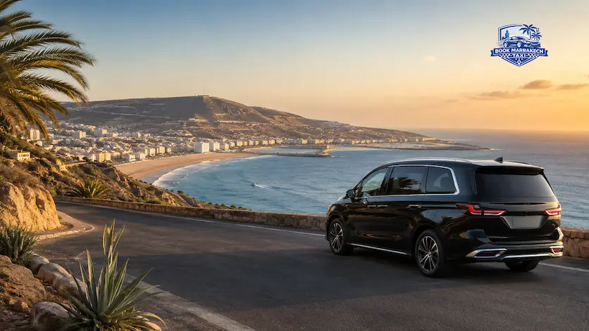 Taxi Essaouira Agadir avec minivan privé sur la route côtière vers Agadir